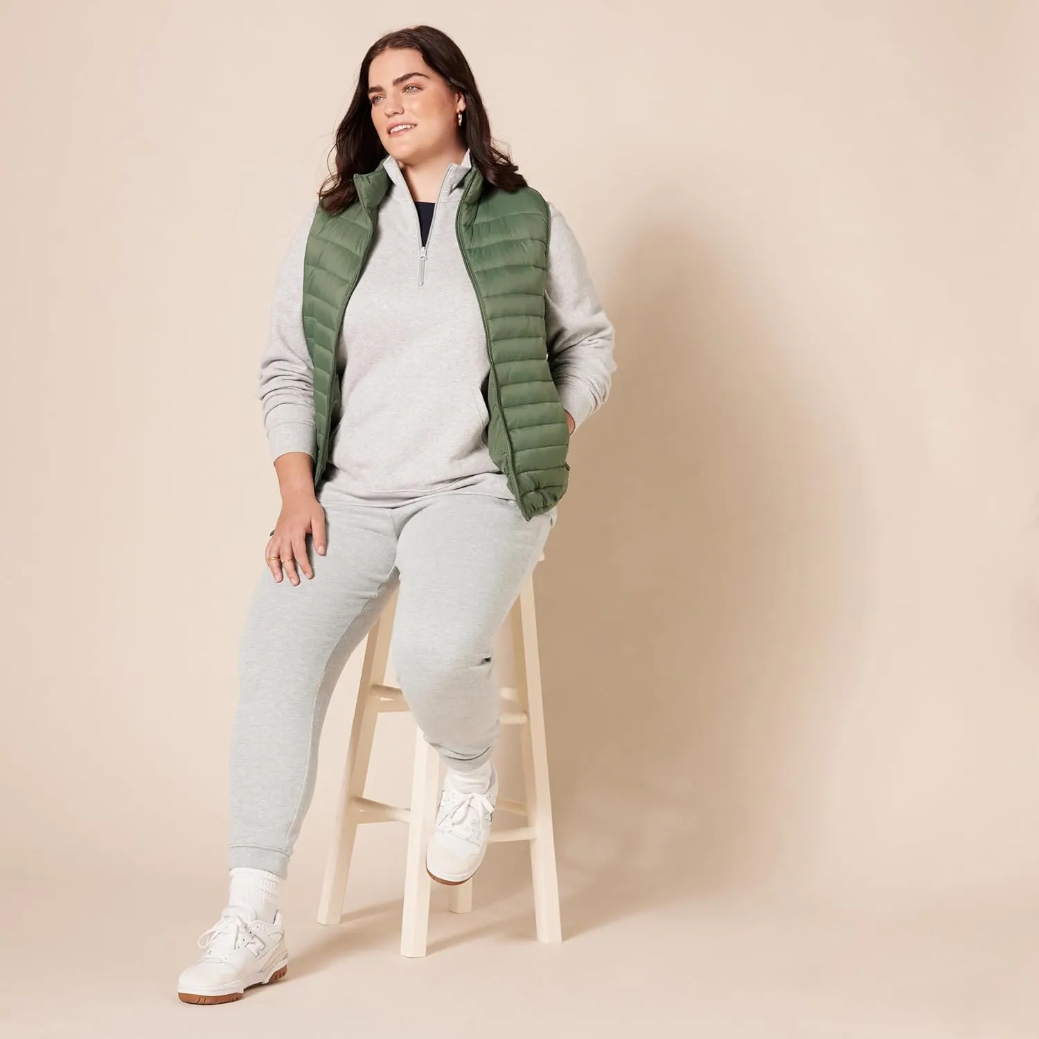 Amazon Essentials Women's Fleece Jogger Sweatpant (Available in Plus Size)
