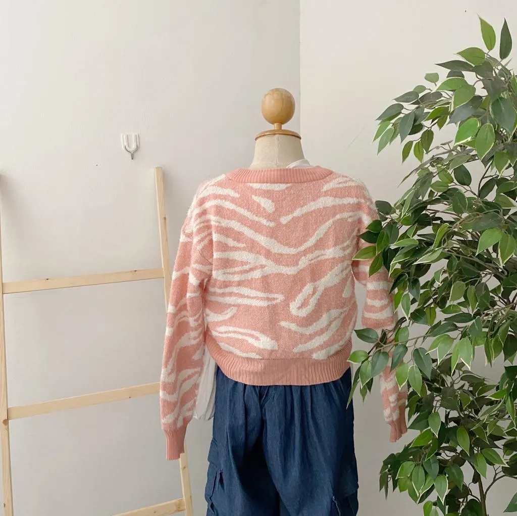 Korean knitted Cardigan Scribble