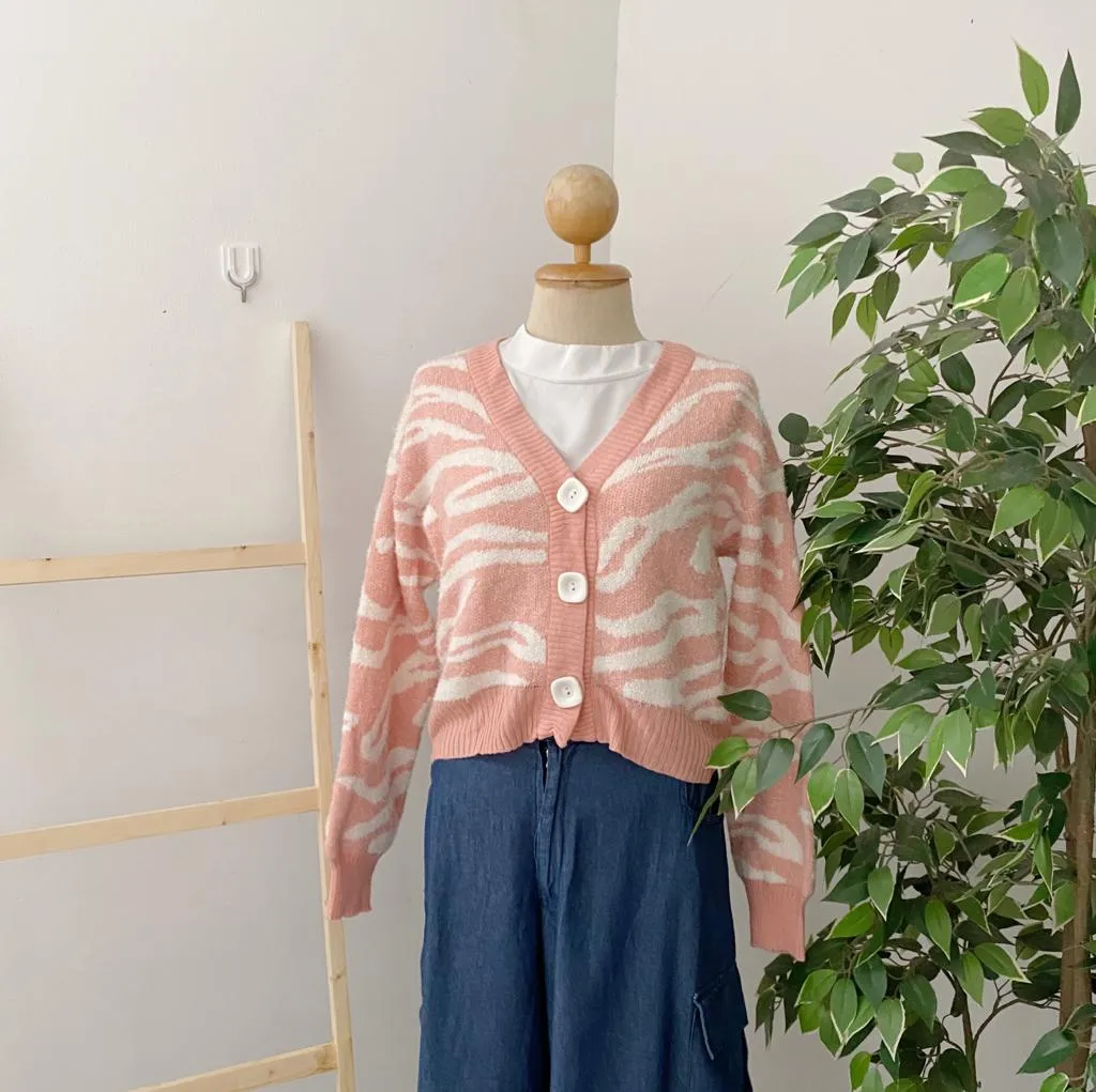 Korean knitted Cardigan Scribble