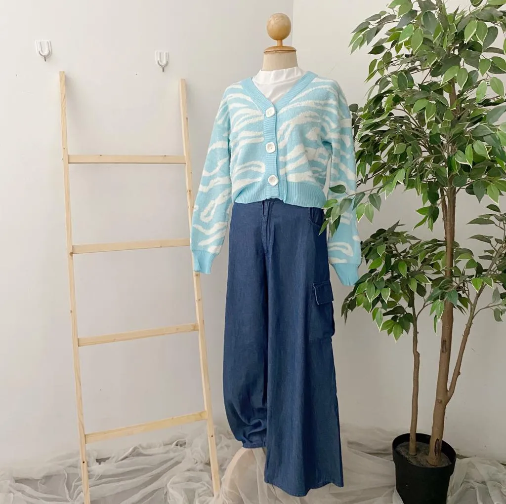 Korean knitted Cardigan Scribble