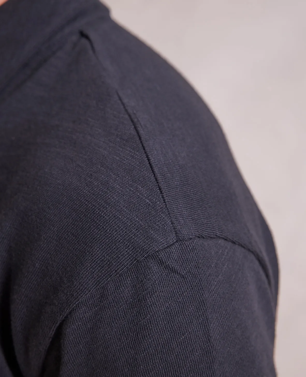 The Bowen - Distressed SS Polo - Black