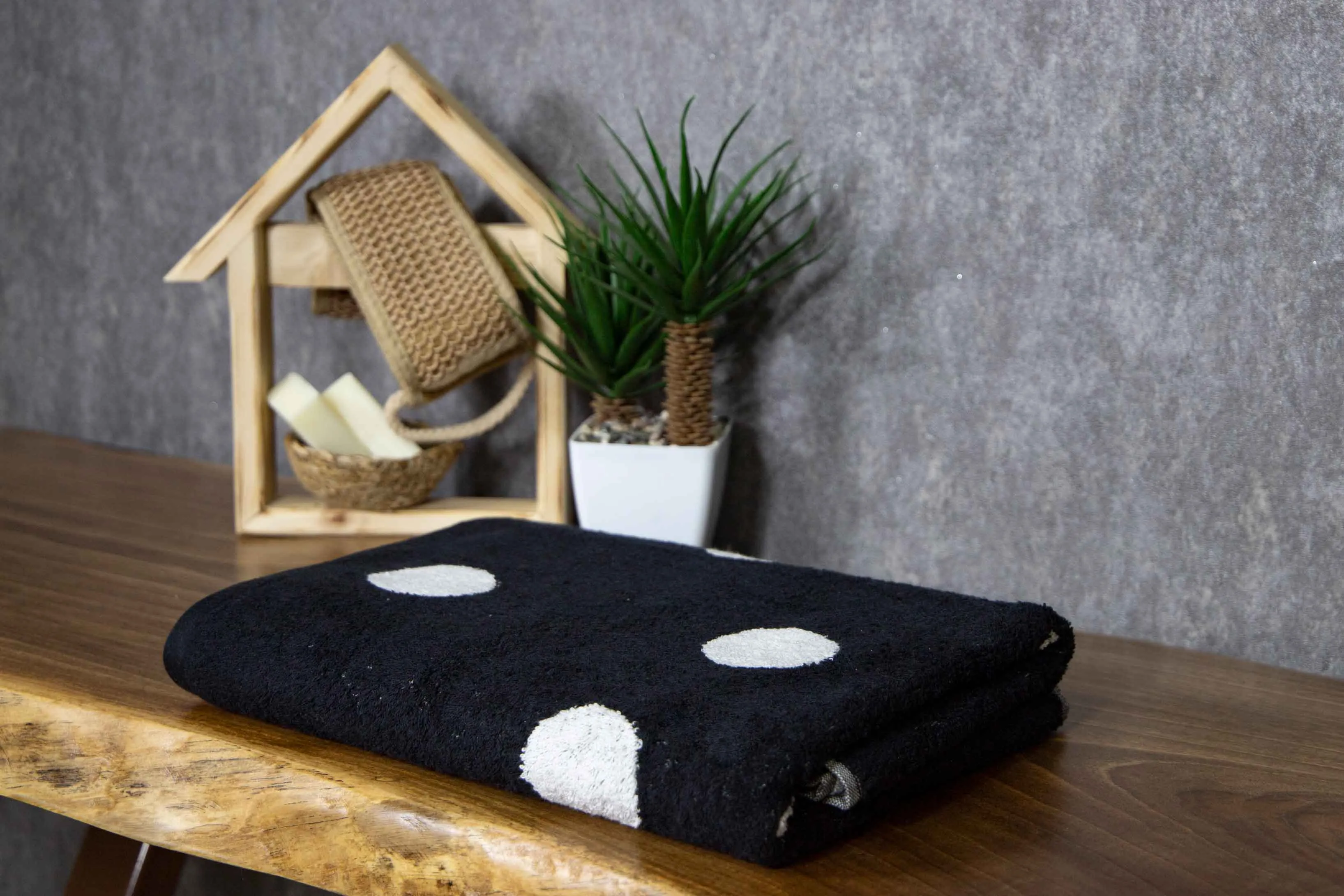 Tyne Collection Cotton Bath Towel - Black & White Spots