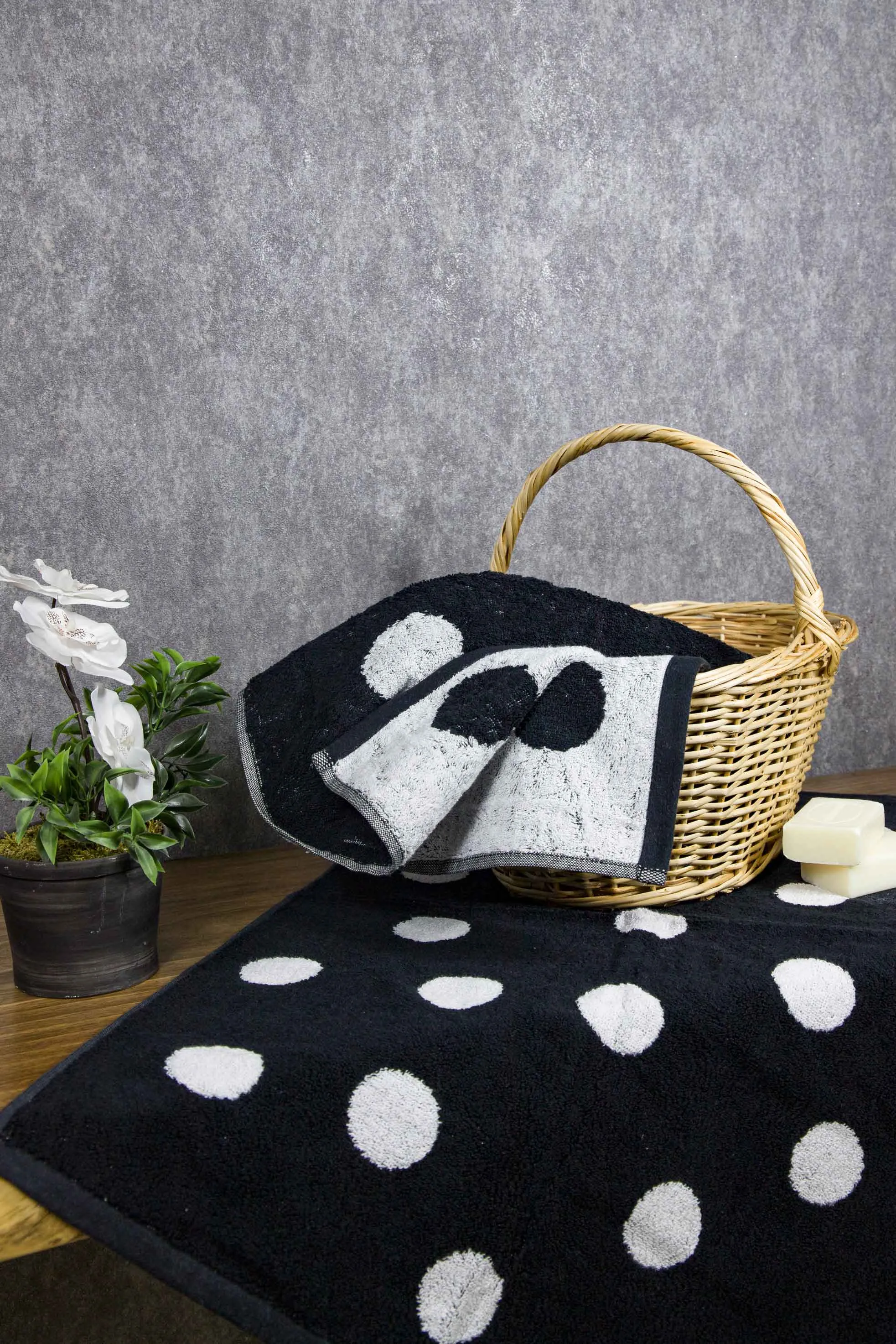 Tyne Collection Cotton Bath Towel - Black & White Spots