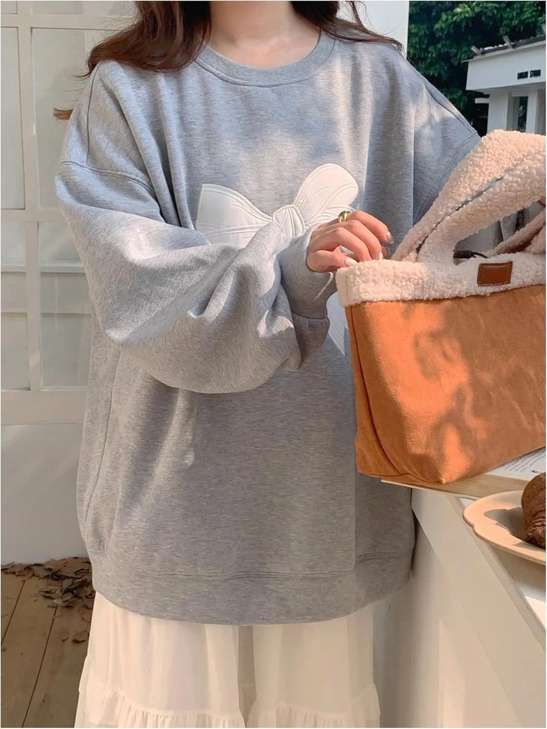 Women's Oversized Sweatshirts Bow Embroidery Long Sleeve Crewneck Sweatshirt Pullovers Trendy