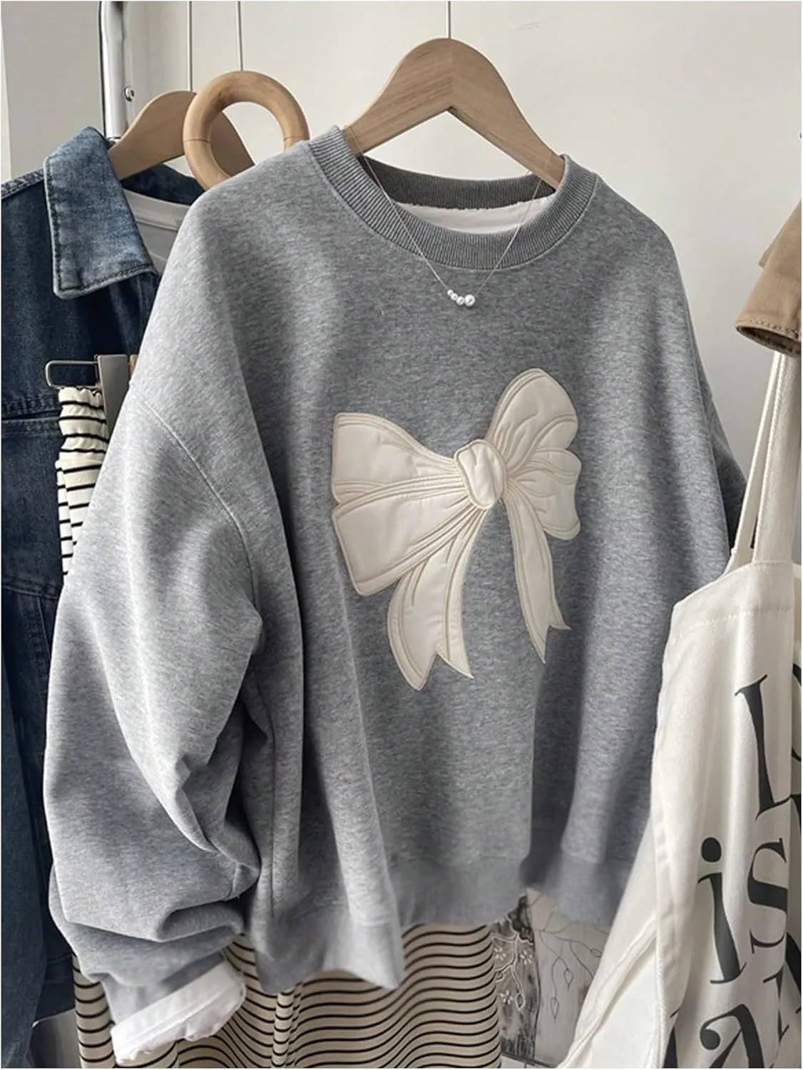 Women's Oversized Sweatshirts Bow Embroidery Long Sleeve Crewneck Sweatshirt Pullovers Trendy